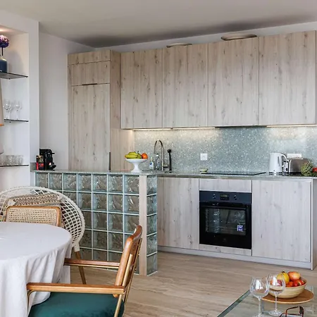 Emilie - Panoramic Sea Views Facing Paradise *