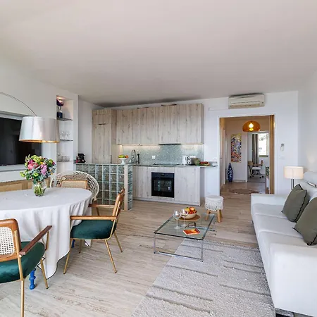 Emilie - Panoramic Sea Views Facing Paradise *