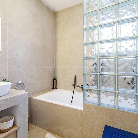 Emilie - Panoramic Sea Views Facing Paradise Apartman